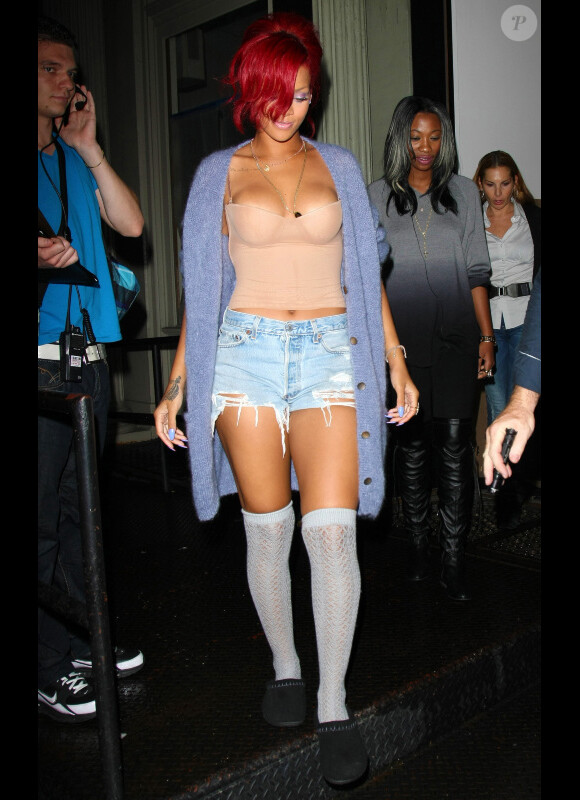 Rihanna bien dénudée sur le tournage de son clip !