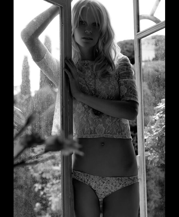 Le top model suédois Caroline Winberg pose pour la lingerie espagnole Blanco
 