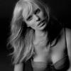 Le top model suédois Caroline Winberg pose pour la lingerie espagnole Blanco