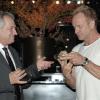 Sting s'est vu offrir une truffe blanche d'Alba de 150 grammes, à Milan, le 1er novembre 2010