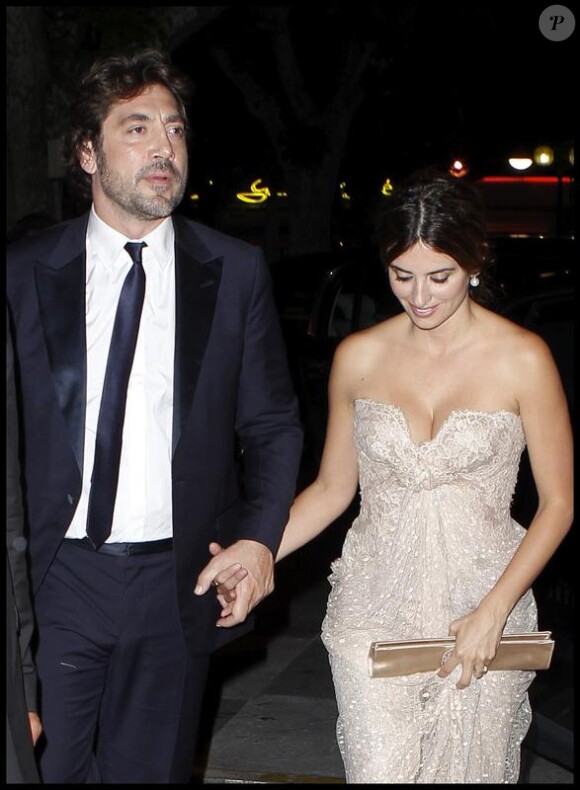 En recevant le prix d'interprétation masculine à Cannes, Javier Bardem a tenu à remercier publiquement sa compagne, la belle Penélope Cruz émue aux larmes. 