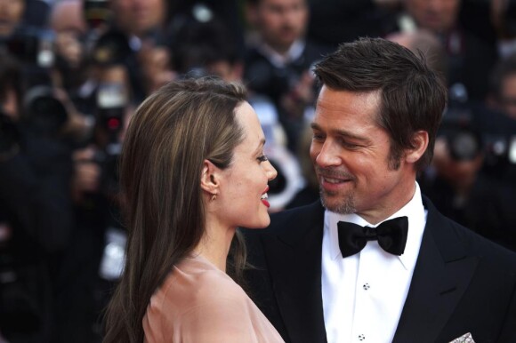 Face aux nombreuses rumeurs de rupture, Brad Pitt affirme son amour à Angelina Jolie :"Je suis amoureux et j'ai la plus belle des familles... Que demander de plus ? Je suis l'homme le plus heureux de la terre."