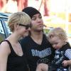 Ashlee Simpson, son mari Pete Wentz et leur fils Bronx Mowgli font du shopping à Beverly Hills, le 3 novembre 2010