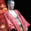 Bruno Putzulu est Caligula dans la pièce d'Albert Camus. Filage du spectacle à Colombes le 3 novembre 2010