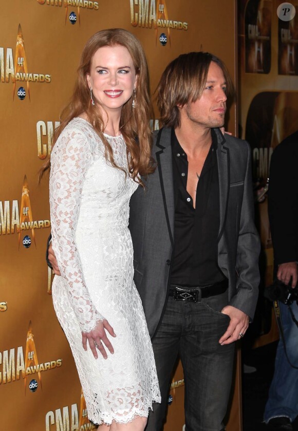 Les CMA Awards, le 10 novembre 2010 à Nashville, ont attiré de nombreuses stars au sommet de leur art : parmi elles, Nicole Kidman et son mari Keith Urban.