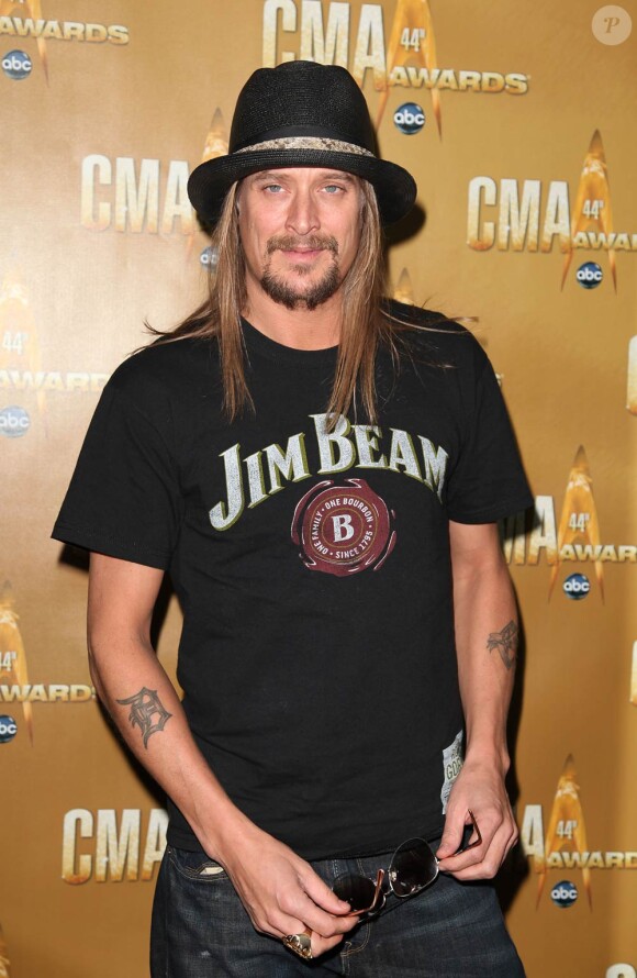 Les CMA Awards, le 10 novembre 2010 à Nashville, ont attiré de nombreuses stars au sommet de leur art : parmi elles, Kid Rock.