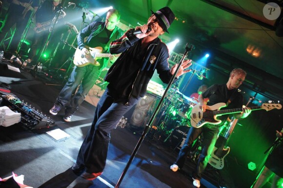 Jamiroquai était en concert à l'Arc, à Paris, le 15 novembre 2010, pour présenter à l'occasion d'un show privé ultra-groovy son nouvel album : Rock Dust Light Star.