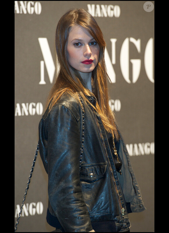 Elettra Widemann Olivia a adopté le look total black pour la soirée Mango à Madrid le 16/11/2010