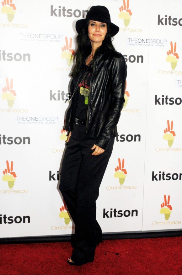 Courteney Cox à la boutique pour hommes Kitson pour un évènement OmniPeace, le 19 novembre 2010 à Los Angeles