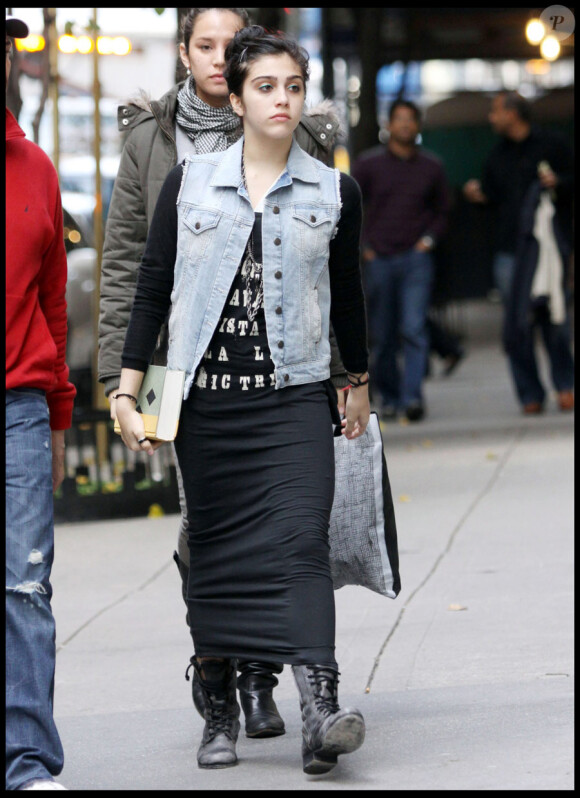 Madonna et ses enfants vont au centre de la Kabbale, le 20 novembre 2010, New York. Ici Lourdes