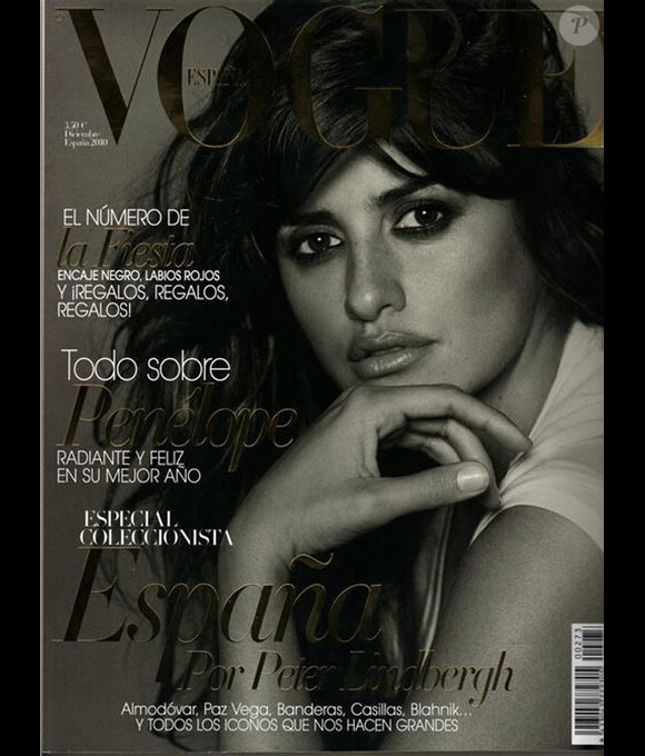 Penélope Cruz fait la couverture du Vogue Espagne décembre 2010.