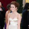 Miley Cyrus à la cérémonie des Oscars, avec une robe Jenny Packham, le 7 mars 2010.