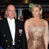 Charlene Wittstock et le prince Albert au dîner de gala organisé dans le cadre de la Fête nationale monégasque. 19/11/2010