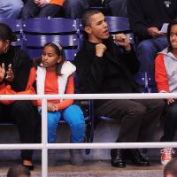 Barack Obama : sa blessure ne l'empêche pas de s'éclater en famille !