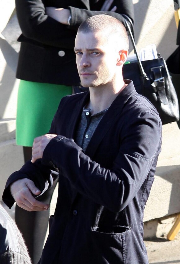Justin Timberlake et son regard qui tue sur le tournage de Friends with benefits avec l'actrice Mila Kunis.
