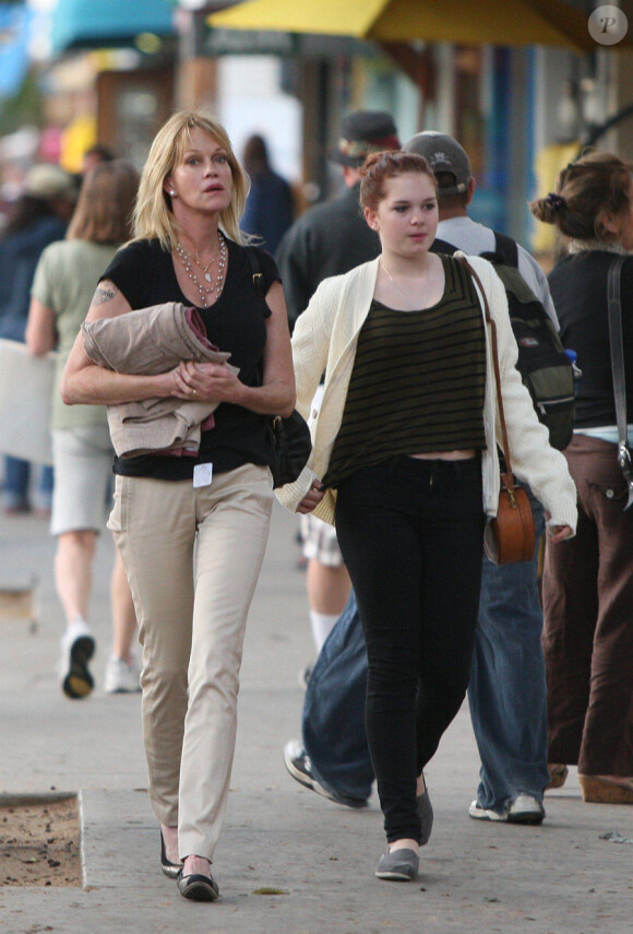 Melanie Griffith et sa fille Stella à Santa Monica le 13 novembre 2010