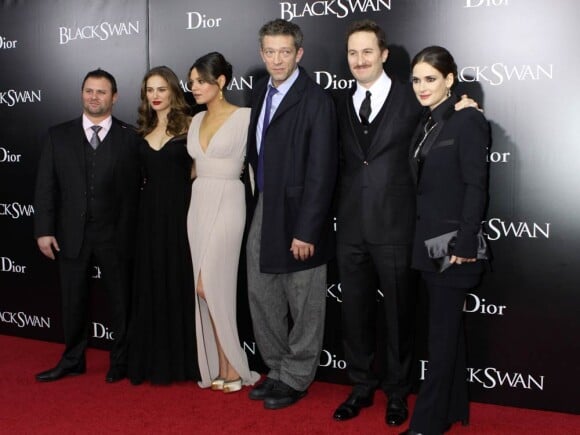 Natalie Portman, Mila Kunis, Vincent Cassel, Darren Aronofsky et Winona Ryder, lors de l'avant-première de Black Swan, à New York, le 30 novembre 2010.