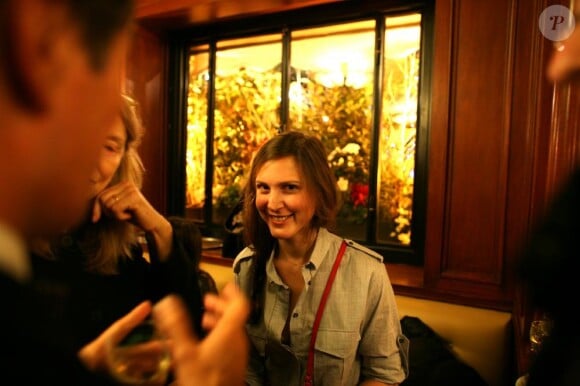 Justine Lévy aux 20 ans de la revue La règle du jeu, au Café de Flore, à Paris. 30/11/2010