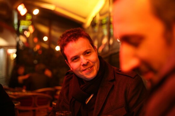Nicolas Demorand aux 20 ans de la revue La règle du jeu, au Café de Flore, à Paris. 30/11/2010