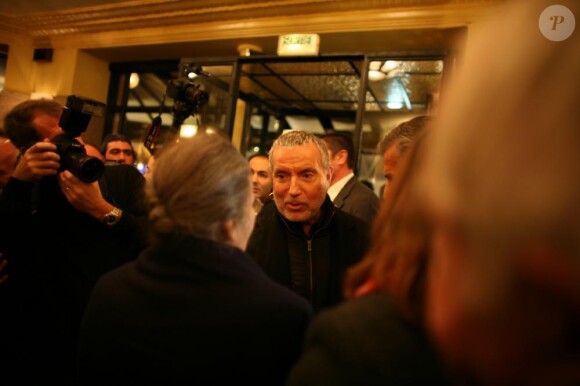 Bernard Lavilliers et Simone Veil aux 20 ans de la revue La règle du jeu, au Café de Flore, à Paris. 30/11/2010