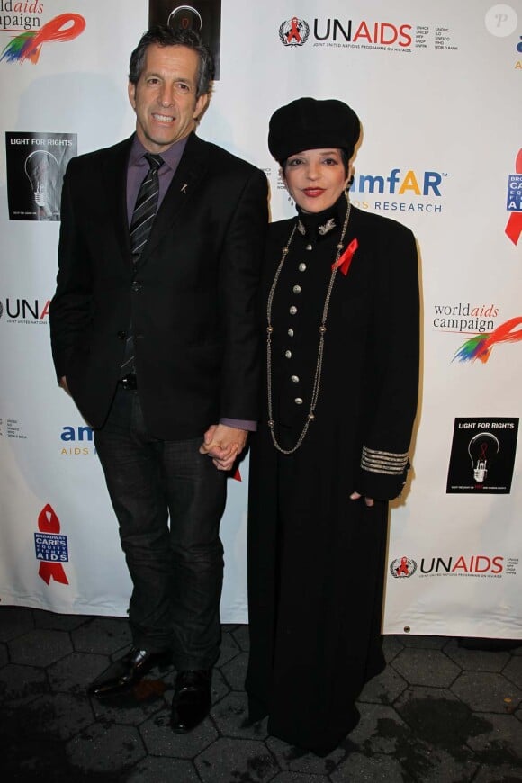 Evènement "Light for Rights" à Washington, le 1er décembre 2010 : Liza Minnelli et Kenneth Cole