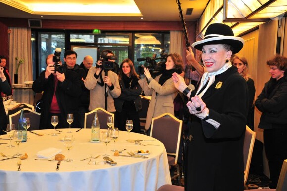 Geneviève de Fontenay présente ses Miss, dans une ambiance déchaînée à Paris. Hôtel Hilton 2/11/2010