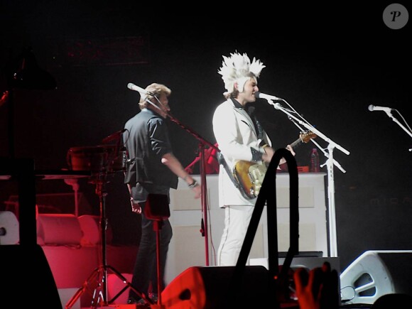 Johnny Hallyday était l'invité surprise du concert de M à Montpellier, le 3 décembre 2010. Les deux artistes, qui ont collaboré sur le prochain album du rockeur, ont partagé Tanagra, chanson extraite de Mister Mystère.