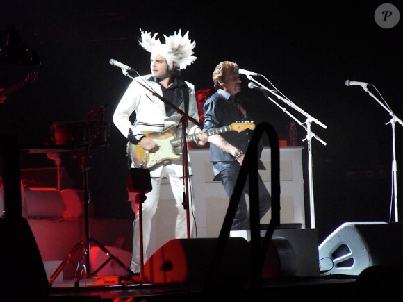 Johnny Hallyday était l'invité surprise du concert de M à Montpellier, le 3 décembre 2010. Les deux artistes, qui ont collaboré sur le prochain album du rockeur, ont partagé Tanagra, chanson extraite de Mister Mystère.