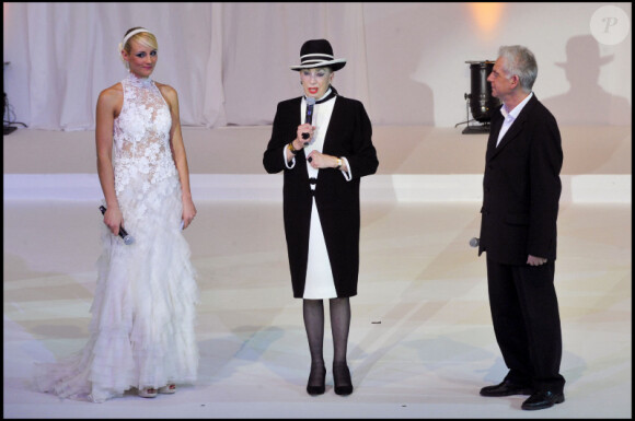 Geneviève de Fontenay, organisatrice de l'événement, a co-animé l'élection de Miss Nationale 2011 avec Jacky et Elodie Gossuin, à la Salle Wagram, dimanche 5 décembre. 