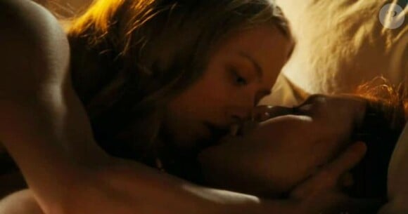Des images de la torride scène lesbienne entre Julianne Moore et Amanda Seyfried, extraite de Chloe, sorti en salles en mars 2010.