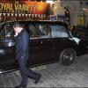 La voiture du Prince Charles et de Camilla Parker Bowles vandalisée par des étudiants en colère. 9/12/2010