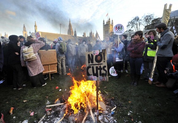 Manifestation étudiante très mouvementée et violente à Londres - 9/12/2010