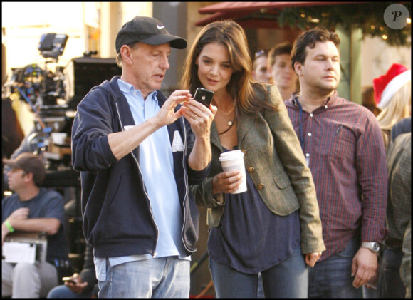 Katie Holmes et la réalisateur Dennis Dugan sur le tournage de Jack and Jill, le 13 décembre 2010.