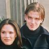Victoria et David Beckham avec sa fameuse coiffure, annoncent leurs fiançailles, le 21 janvier 1998.