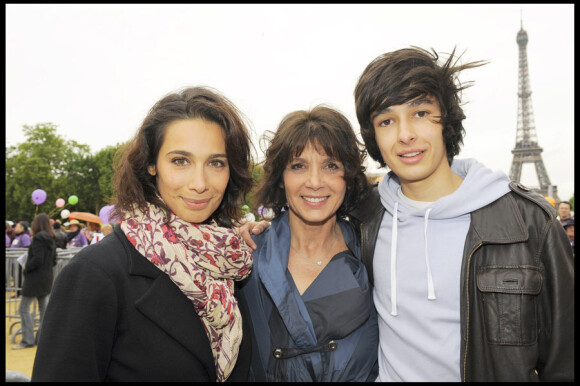 Stéphanie Fugain entourée par ses enfants Marie et Alexis