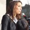 Laury Thilleman, de retour à Brest, trois semaines après son sacre en tant que Miss France 2011, prononce un discours devant une foule.