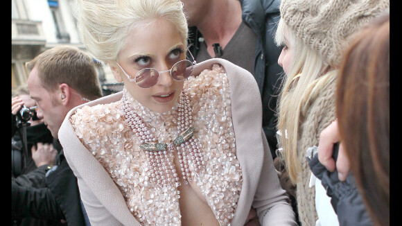 Lady Gaga : Remise de ses émotions, la blonde déjantée a fait vibrer Paris !