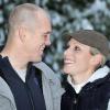 Zara Phillips et son fiancé Mike Tindall prennent ka pose dans leur domicile du Gloucestershire après avoir annoncé leur futur mariage le 21 décembre 2010