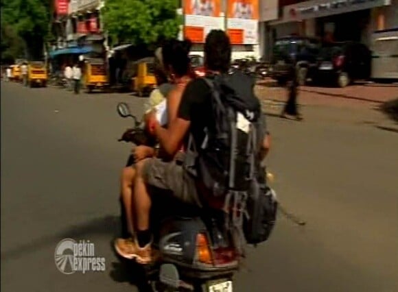 Taïg Khris et Chloé trichent en montant sur une moto sans casque dans Pékin Express : duos de choc