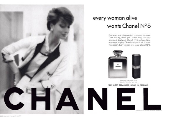 Chanel N°5. Campagne de 1961. La femme Chanel est bien installée, "toutes les femmes en vie désirent Chanel N°5"