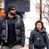 Hugh Jackman et son fils Oscar à New York, le 4 janvier 2011.