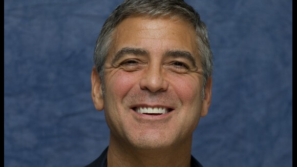 George Clooney plongé dans une enquête sur une série de meurtres...