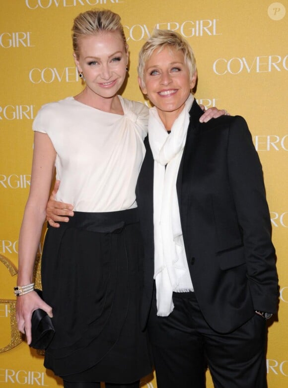 Portia de Rossi et Ellen Degeneres à la cérémonie anniversaire de Cover Girl à Los Angeles, le 5 janvier 2011.