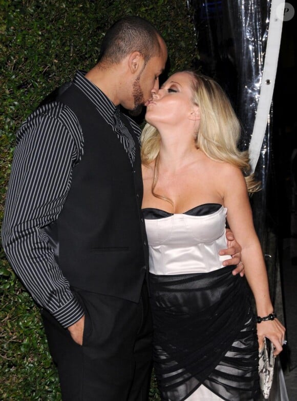 Kendra Wilkinson et son mari Hank Baskett à la cérémonie anniversaire de Cover Girl à Los Angeles, le 5 janvier 2011.