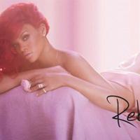 Rihanna, toujours plus sensuelle en "fleur rebelle"...