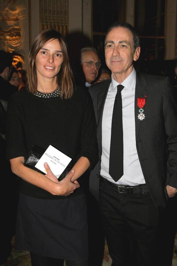 Claire Dhelens et Alaim Chamfort en 2007 lors de la remise de la légion d'honneur à Paris