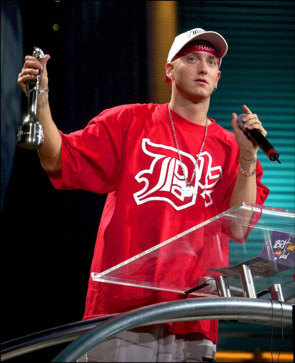 Eminem sur la scène des Brit Awards, le 26 février 2001