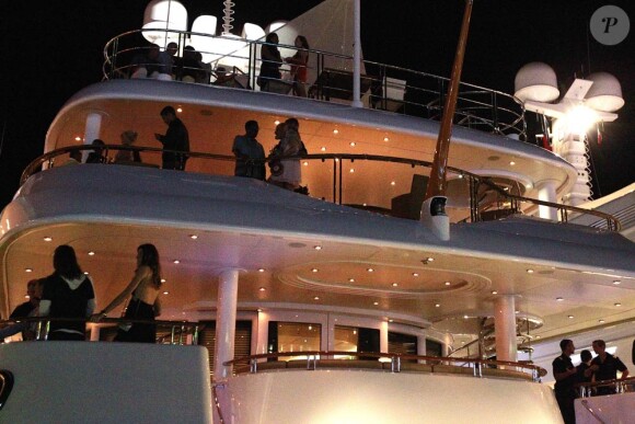 Sean P. Diddy Combs, son ex Kim Porter et leurs jumelles D'Lila Star and Jessie James s'éclatent lors d'un concert de Macy Gray sur le yacht du rappeur durant les fêtes de fin d'année à Gustavia, Saint-Barthélemy en fin 2010