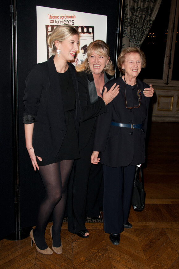 Charlotte de Turckheim entourée de sa mère Françoise et de sa fille Clara lors de la cérémonie des Lumières à l'Hôtel de Ville de Paris, le 14 janvier 2011