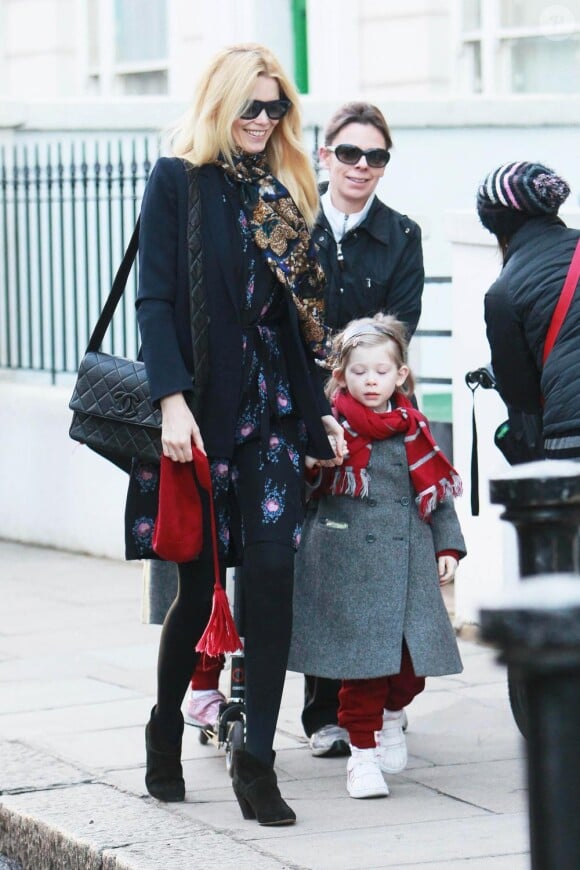 Claudia Schiffer et sa fille Clémentine à Londres, le 19 janvier 2011.